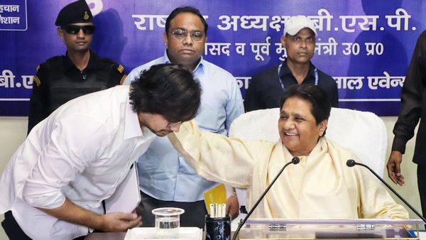 भतीजे आकाश आनंद ने मायावती से मांगी माफी, लिखा भावकु पोस्ट, कहा- ससुराल वालों को नहीं बनने दूंगा बाधा