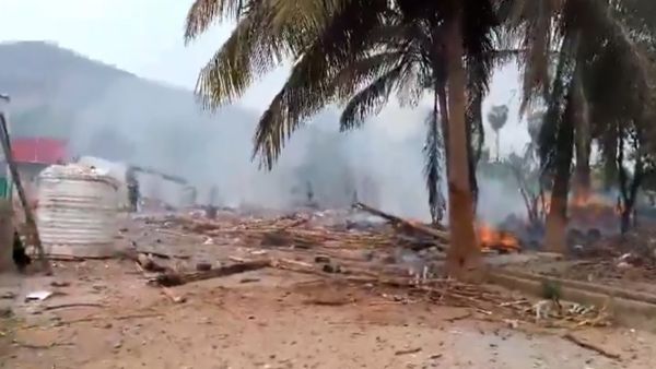 Andhra Pradesh के अनाकापल्ली पटाखा फैक्ट्री में विस्फोट, दो महिलाओं समेत 8 मजदूरों की मौत