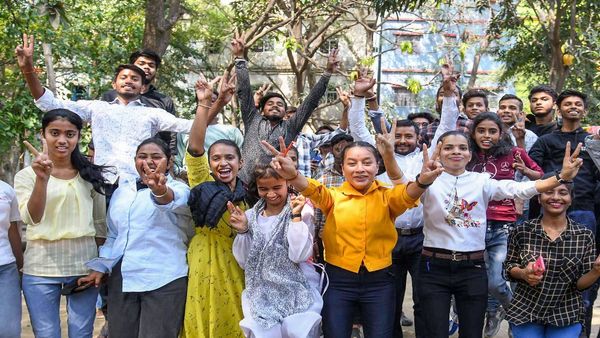 Assam HS Result 2025: असम बोर्ड 12वीं के रिजल्ट में लड़कियों का जलवा, जानें इस साल कितना रहा पासिंग प्रतिशत