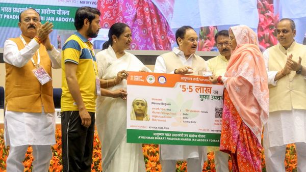 PM मोदी ने कहा आयुष्मान योजना दिल्ली के हेल्थ सेक्टर से जुड़ा एक क्रांतिकारी कदम, जानिए कैसे करें अप्लाई