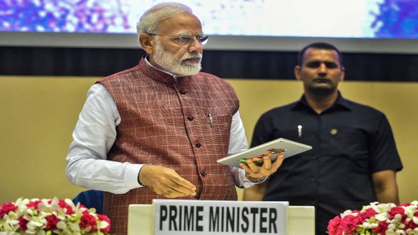 Ayushman Bharat Yojana: आयुष्मान भारत योजना के लिए आप पात्र हैं या नहीं? जानिए पूरे विस्तार से सभी जानकारी