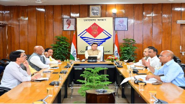 उच्च शिक्षा में उपस्थिति बढ़ाने पर विशेष ध्यान, युवाओं को रोजगार से जोड़ने के लिए CM धामी ने क्या दिए निर्देश