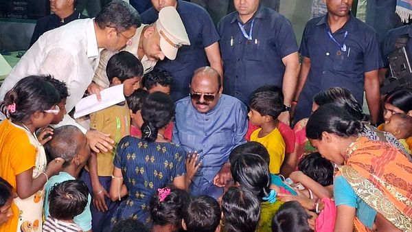 'घरों में घुसे, मारपीट की', बंगाल हिंसा के पीड़ितों ने राज्यपाल को बताया, बोस बोले- कार्रवाई की जाएगी