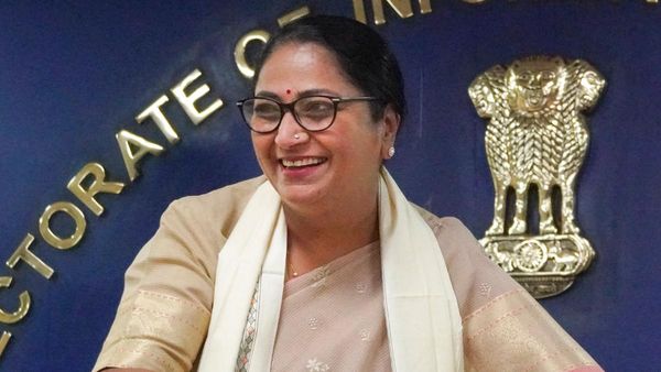 Delhi: रेखा सरकार का बड़ा ऐलान, श्रमिकों की बढ़ाई न्यूनतम मजदूरी, जानिए कब से होगी लागू?