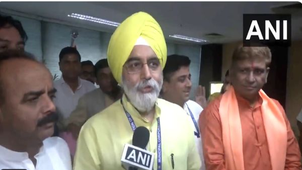 Delhi MCD Election 2025: कौन है सरदार राजा इकबाल सिंह? बने दिल्ली के नए मेयर, कितनी संपत्ति के हैं मालिक?