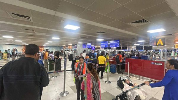 Delhi News: दिल्ली एयरपोर्ट पर पायलट की मौत के बाद एक्शन में सरकार, अब बदलेगी इमरजेंसी प्रोटोकॉल