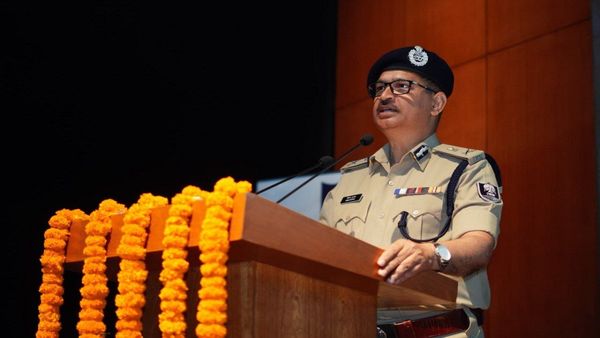Bihar के DGP Vinay से भी ज़्यादा अमीर हैं, इस ज़िला के SSP अवकाश, जानिए अन्य अधिकारियों की संपत्ति का हाल