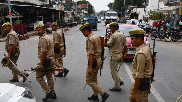 UP Police ने तो हद मचा दी! चोर के पते पर जज की तलाश शुरू, कोर्ट में कहा- 'नगमा खान' नाम का कोई नहीं मिला