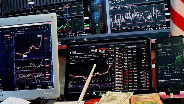 अमेरिका-चीन के बीच व्यापार युद्ध गहराया, वैश्विक बाजारों में भारी गिरावट, कोविड के बाद सबसे बुरा दौर