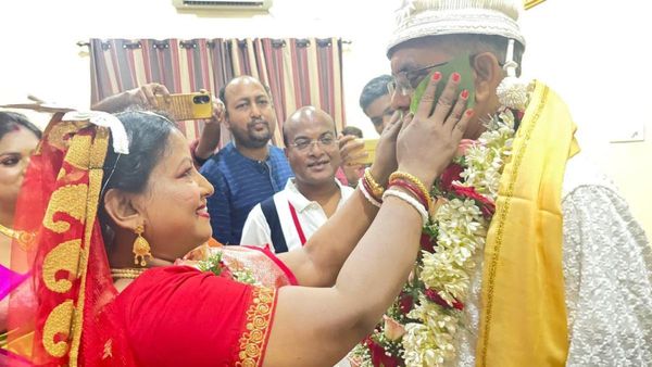 'ना उम्र की सीमा हो ना जन्म का हो बंधन', 61 साल के दिलीप घोष ने क्यों की शादी? खुद ही बताया सच