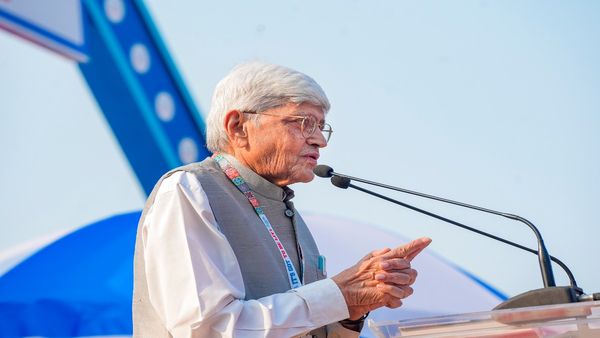 गोपाल कृष्ण गांधी की किताब में बड़ा दावा, राजीव गांधी की हत्या के बाद रुकने वाले थे आम चुनाव