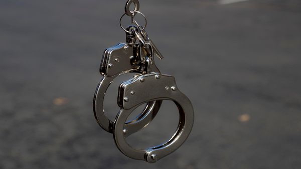 Gujarat: जैन मुनि को कॉलेज छात्रा से दुष्कर्म के मामले में 10 साल की सजा, कोर्ट ने माना दोषी