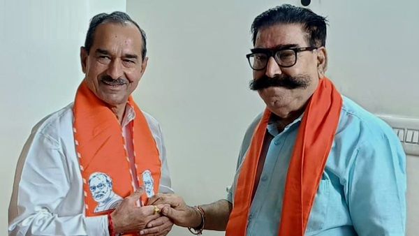 राम मंदिर में गंगाजल छिड़कने पर विवाद: BJP नेता ज्ञानदेव आहूजा पार्टी से निलंबित, कांग्रेस का प्रदर्शन