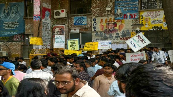 JNU Student Union Polls: जेएनयू का बदला राजनीतिक नक्शा, लाल सलाम के गढ़ में एबीवीपी की सेंध