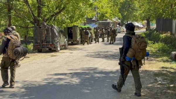 जम्मू-कश्मीर के मेंढर में 9 POK नागरिकों को जारी किया निर्वासन नोटिस, एक शख्‍स पुलिस विभाग में कर रहा नौकरी