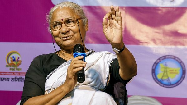 Medha Patkar: कौन हैं मेधा पाटकर और क्या करती हैं? क्यों किया गया था उन्हें गिरफ्तार फिर कर दिया गया रिहा