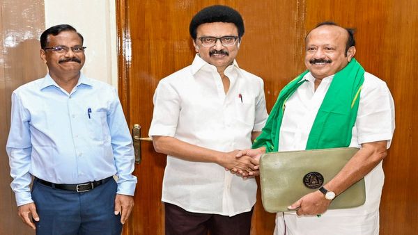 Waqf Bill: स्टालिन वक्फ संशोधन विधेयक का विरोध क्यों कर रहे हैं? क्या कहता है राज्य का राजनीतिक समीकरण?