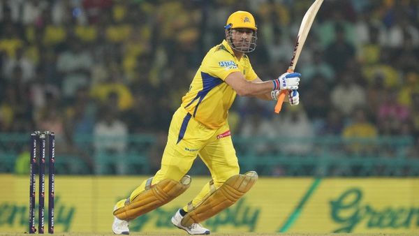 धोनी ने धुआंधार पारी खेल हारे हुए मैच में दिलाई चेन्नई को जीत, 43 की उम्र में बनाया IPL का बेस्ट कीर्तिमान