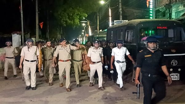 Murshidabad Violence: मुर्शिदाबाद में क्यों भड़की हिंसा? जलते बंगाल ने दीदी की सियासत पर खड़े किए कई सवाल