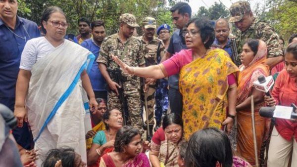 Murshidabad: महिला आयोग की टीम के सामने फूट-फूट कर रोईं हिंसा पीड़ित महिलाएं, BSF की स्‍थायी सुरक्षा मांगी