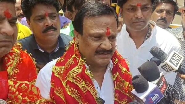 MP News: 'ये कलयुग के औरंगजेब हैं...', सज्जन सिंह वर्मा ने MLA गोलू शुक्ला के बेटे पर साधा निशाना