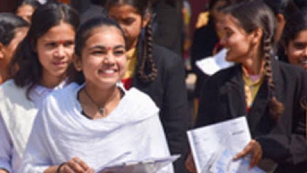 UP Board Result 2025: महराजगंज के छात्रों का रहा शानदार प्रदर्शन, जिले ने प्रदेश सूची में बनाई यह जगह