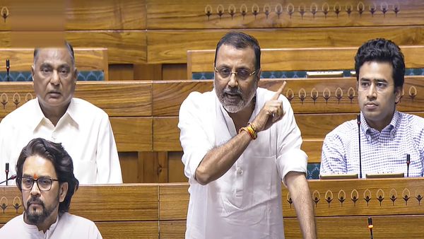 BJP MP Nishikant Dubey की टिप्पणी पर विवाद गहराया, अवमानना याचिका पर सुप्रीम कोर्ट में अगले हफ्ते सुनवाई