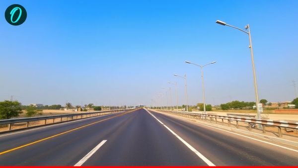 Highway News: लखीमपुर-सीतापुर हाईवे 18 तक बंद, लखनऊ जाने वालों के लिए ट्रैफिक अलर्ट जारी, जानें नया रास्ता