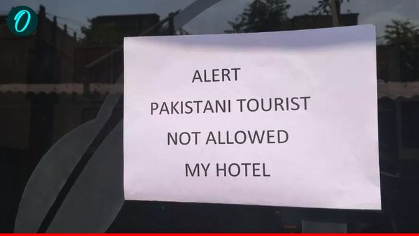 Agra Hotels: आगरा के पर्यटन उद्योग का बड़ा फैसला, इन मेहमानों की होटलों में No Entry, लगे पोस्टर
