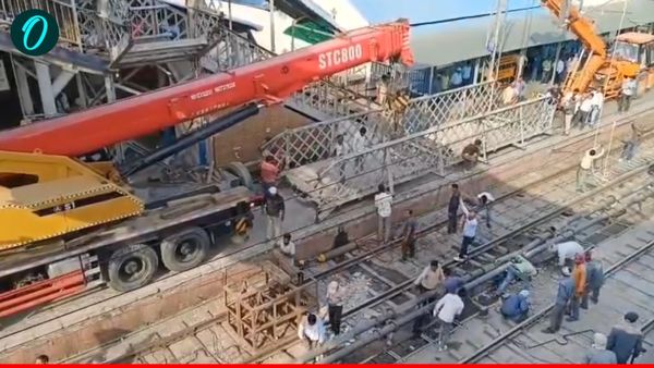 Saharanpur Railway: सहारनपुर रेलवे स्टेशन पर बड़ा हादसा टला, ट्रैक पर गिरा क्रॉसिंग पुल, यात्री हुए परेशान
