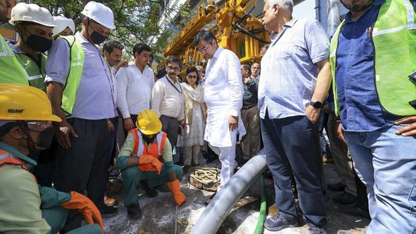 दिल्ली में अब नहीं होगा जलभराव! सरकार ने मंगवाई 'रिसाइकलर मशीनें', सीवरों में मजदूरों का प्रवेश होगा बैन