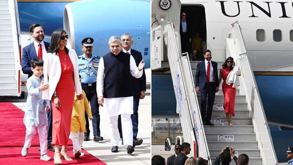 हाथों में हाथ डाले पत्नी संग भारत पहुंचे JD Vance, भारतीय परिधान में बच्चों ने जीता दिल,अक्षरधाम में किए दर्शन