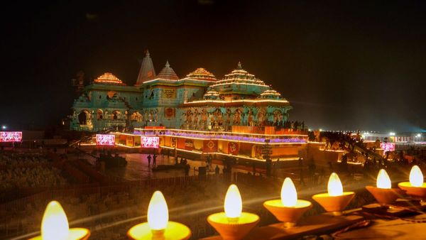 Ram Mandir: रामनवमी पर जानिए कितनी है राम मंदिर के मुख्य पुजारी की सैलरी? इसके अलावा भी मिलती हैं ये सुविधाएं