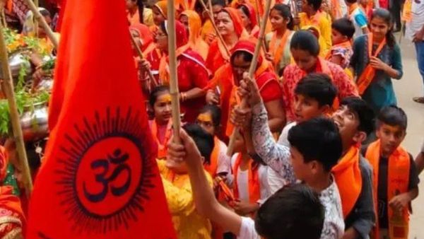Sambhal में ये बदलाव देख स्थानीय लोग भी हैरान! 'जय श्री राम' के नारों के साथ पहली बार निकली शोभा यात्रा