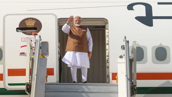 PM Modi Saudi Arabia Visit: आसमान में दिखा दोस्ती का संदेश, सऊदी फाइटर जेट्स ने दी पीएम मोदी को खास सलामी