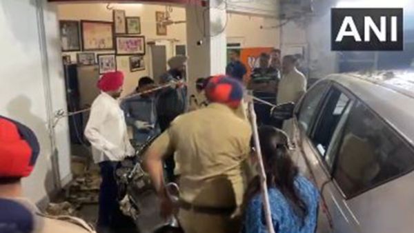 Punjab News: जालंधर में BJP नेता के घर बड़ा हमला, ग्रेनेड अटैक की आशंका, जांच में जुटी पुलिस