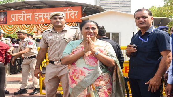 Delhi Today: फीस बढ़ोतरी पर सख्त हुई दिल्ली सरकार, कुछ स्कूलों को जारी हुआ शोकॉज नोटिस, जानिए सब अपडेट