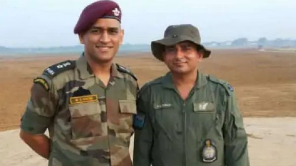 कौन थे एयरफोर्स के अफसर आरके तिवारी? जिनकी आगरा में ट्रेनिंग के दौरान पैराशूट नहीं खुलने से हुई मौत