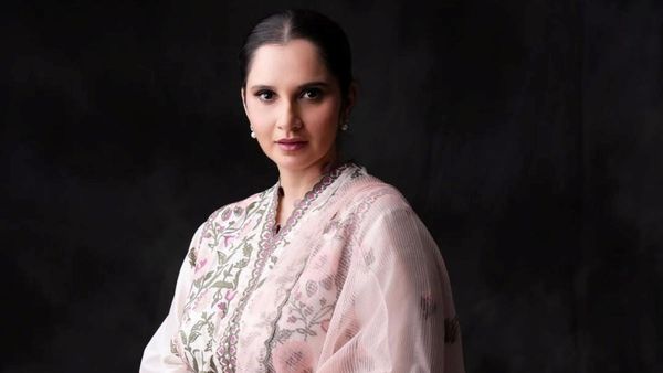 सानिया मिर्ज़ा ने दिल के करीब शख्स के साथ मनाई ईद, सरेआम कंधे पर हाथ रख शेयर किया फोटो, हैरान हुए फैन्स