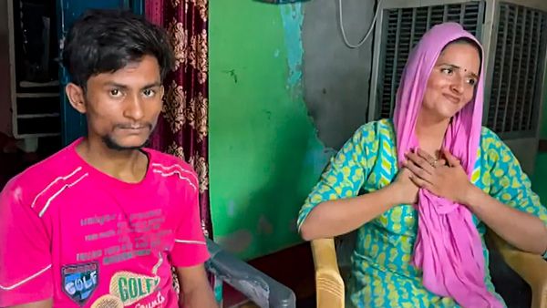 Seema Haider: भारत के एक्शन के बाद भी सीमा हैदर क्यों नहीं जाएगी पाकिस्तान? वकील ने वीजा पर दिया बड़ा बयान