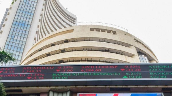 Share Market Update: वीकेंड से पहले बाजार ने लगा दी उड़ान! कैसा रहा ट्रेडिंग मूड, जानिए पूरे हफ्ते का हाल?