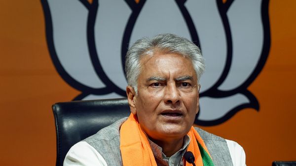 'उंगली उठाने से पहले अपने इर्द-गिर्द घूम रहे सवालों का जवाब दें', सुनील जाखड़ ने SAD पर साधा निशाना