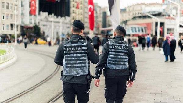 Sweden Uppsala Firing: स्वीडन के हेयर सैलून में गोलीबारी से अफरा-तफरी, 3 लोगों की मौत