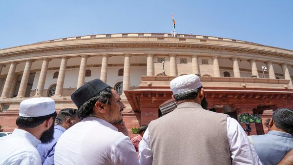 Waqf Bill: वक्फ संशोधन विधेयक के बीच आर्टिकल 26 की क्यों होने लगी चर्चा?