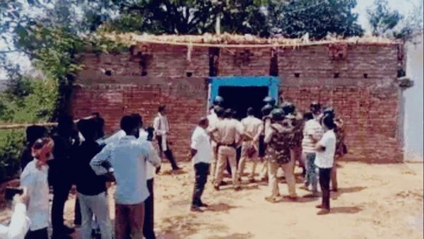 MP News: मऊगंज के गडरा गांव के एक घर में फंदे से झूलते मिले तीन शव, आंसुओं के बीच उठे पुलिस पर सवाल