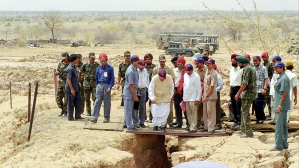 India Nuclear Test: आज ही के दिन भारत बना परमाणु शक्ति संपन्न देश, जानें क्या है ऑपरेशन स्माइलिंग बुद्धा
