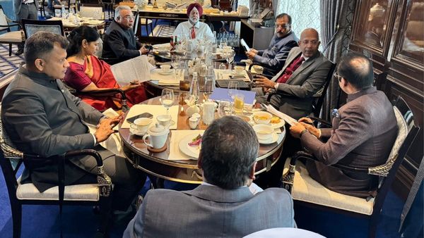 All Party Delegation: मॉस्को पहुंचे सर्वदलीय प्रतिनिधिमंडल, आतंकवाद के खिलाफ भारत की नीति से कराएंगे रूबरू