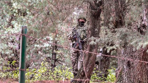 J&K News: पाकिस्तान ने लगातार सातवें दिन की LoC पर फायरिंग, इन इलाकों को कर रहा टारगेट, क्या है हालात