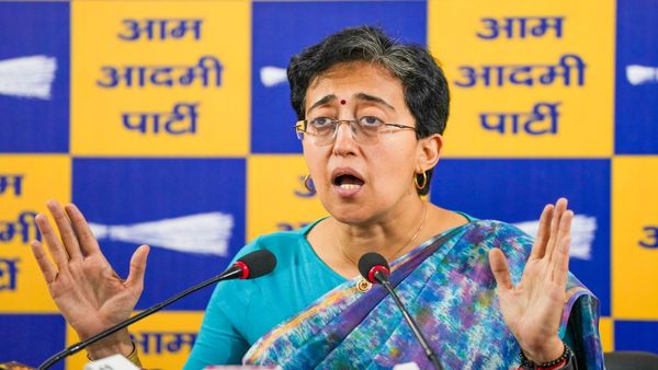 Delhi Today: आतिशी ने सीएम रेखा गुप्ता को लिखा पत्र, प्राइवेट स्कूल फीस कानून पर जताई चिंता, जानिए सब अपडेट