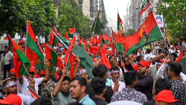 बांग्लादेश में यूनुस सरकार का बड़ा एक्शन, शेख हसीना की पार्टी अवामी लीग पर लगाया प्रतिबंध, क्या है पूरा मामला